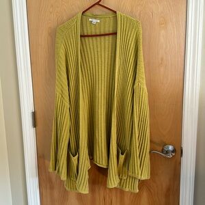 American Eagle bell sleeve cardigan with pockets